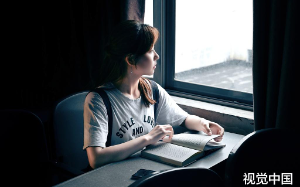 妈妈为了避嫌把研究生学历的我调去当前台，扭头却让大专学历的实习生接手我负责的千万项目