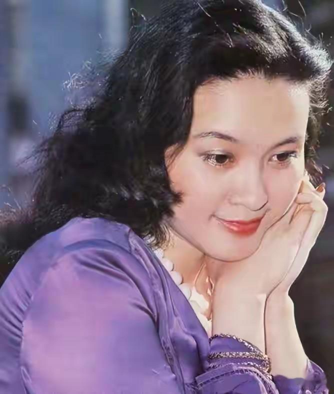 恋爱脑下场是真惨！从春晚主持人到养不起孩子的妇女，方舒后悔吗