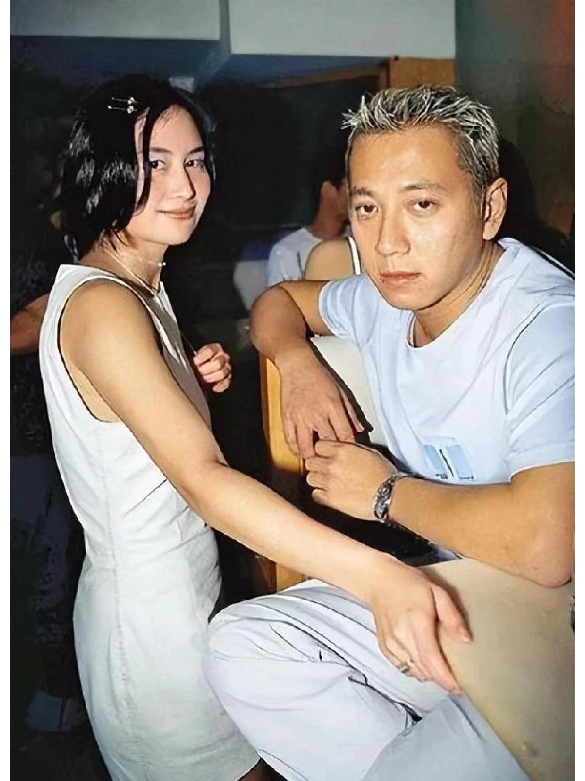 杨受成儿子杨其龙夜店开业，何超欣和何锶珩来捧场，何超琼缺席！