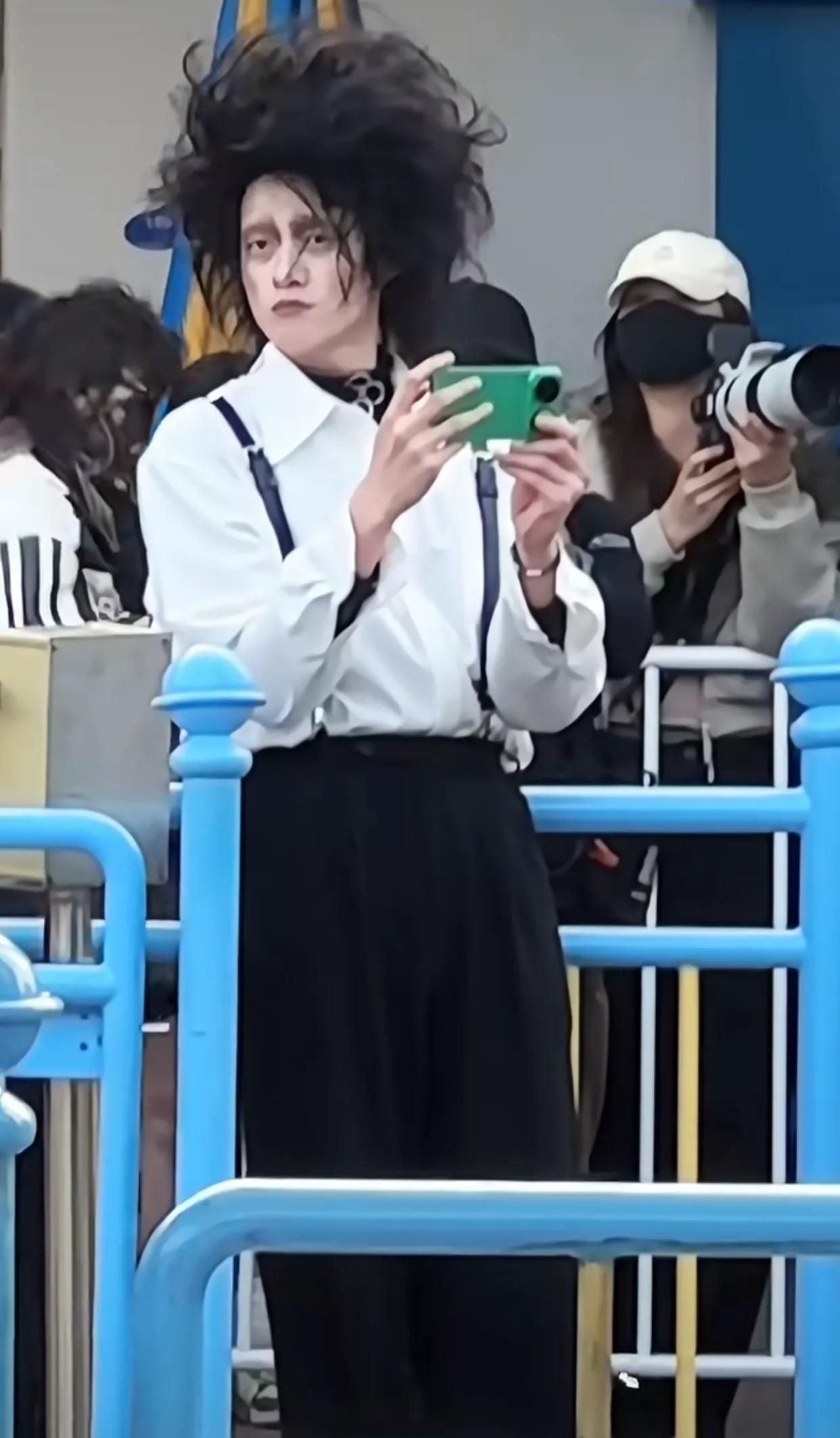 魏大勋cos“剪刀手爱德华”，神还原！不愧是韩国财阀看中的男人