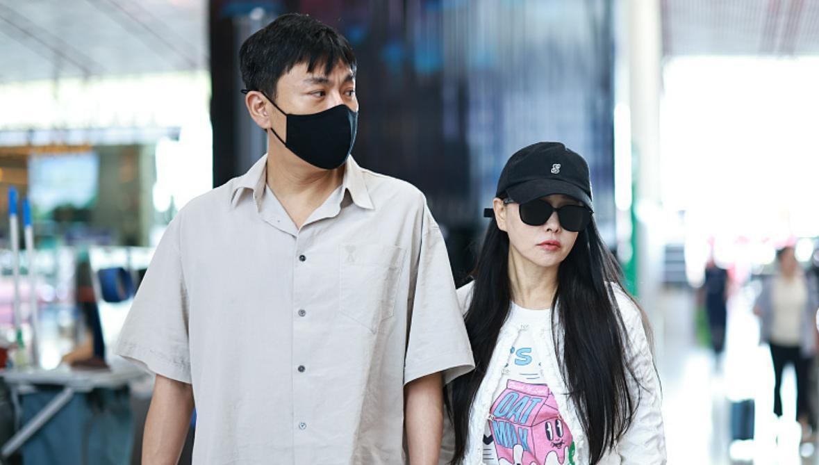 58岁伊能静终于不再隐瞒！公开和秦昊结婚真相，原来庾澄庆当初真没说谎