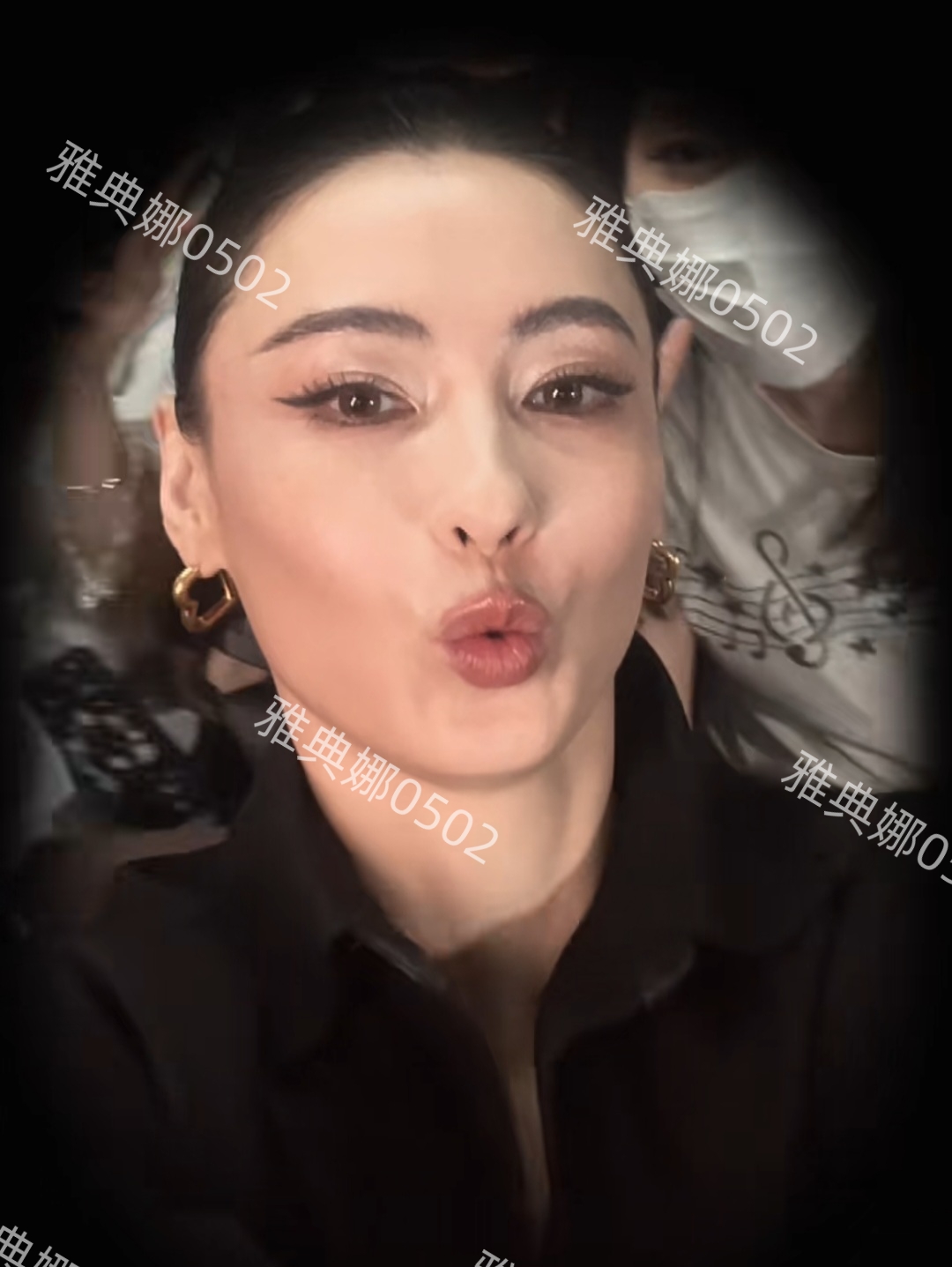 张柏芝本人并没有网上夸的那么美，脸上有很浓的科技味硅胶感十足