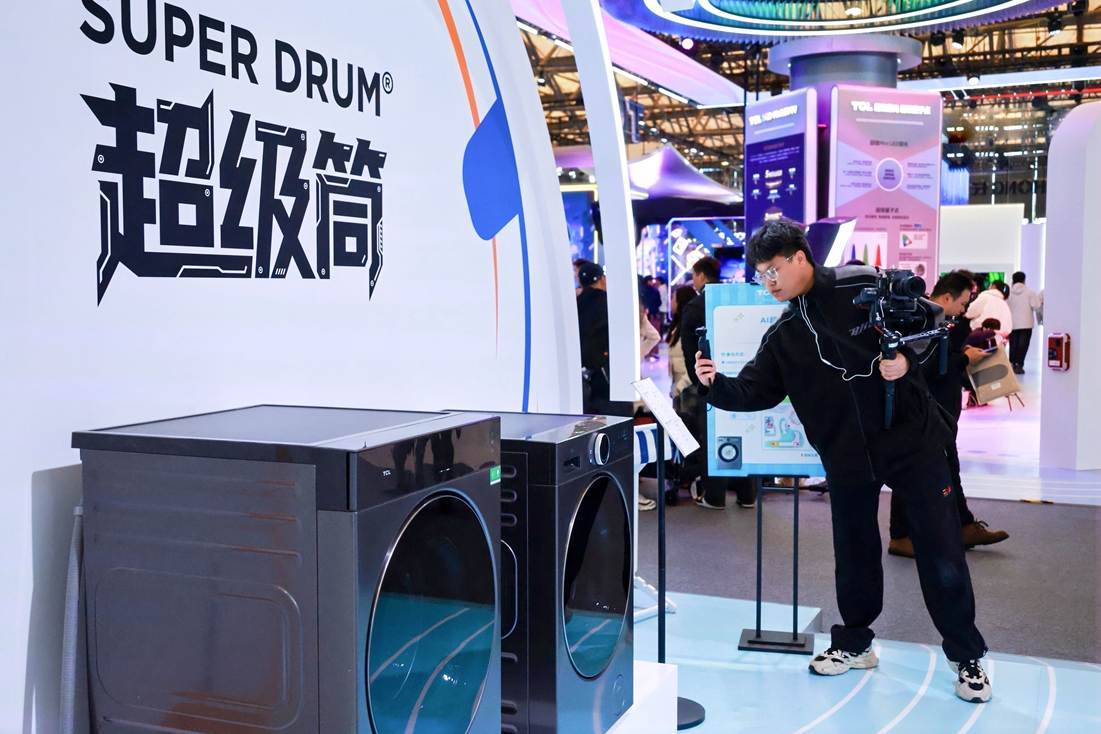 TCL實業AWE煥新打造品牌活力樂園，屏顯+AI讓智慧生活觸手可及