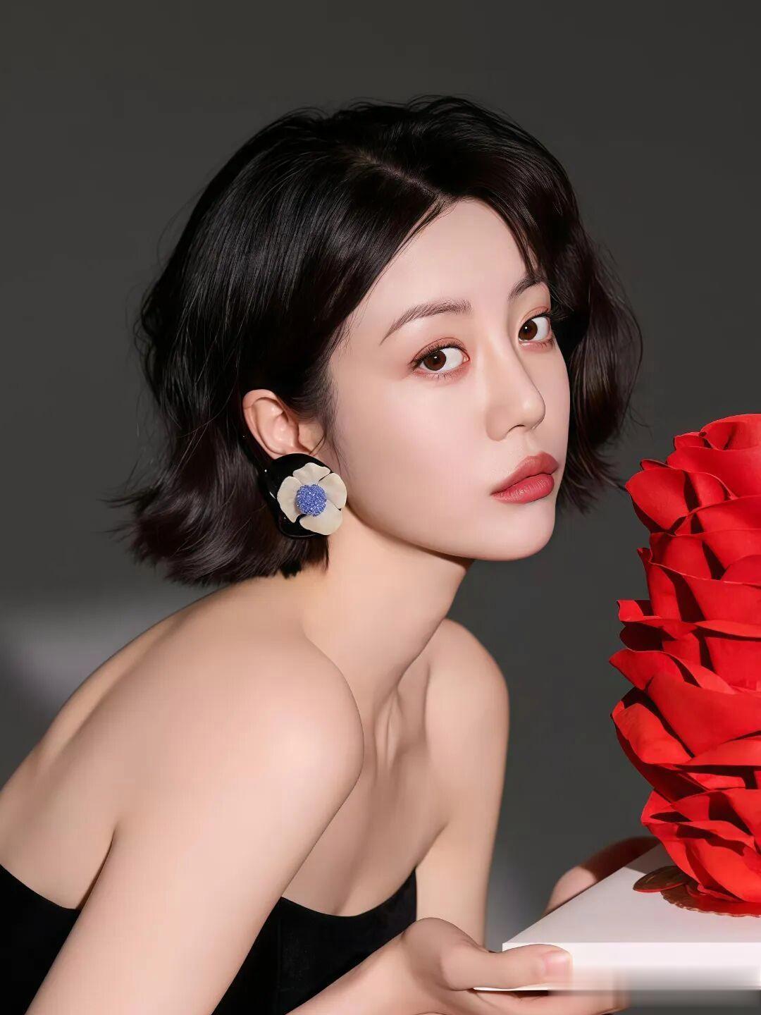 李芮溪个人高清写真惊艳亮相了