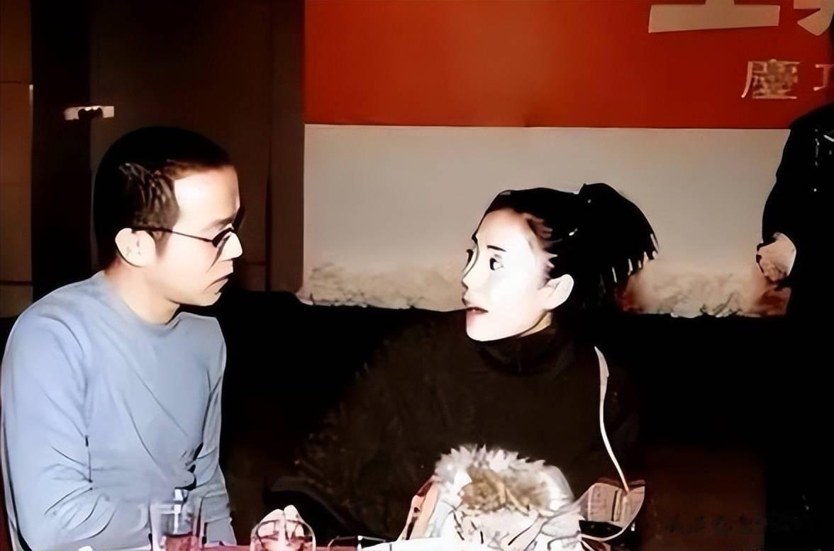 窦靖童：我妈钱多到用不完，但穷苦潦倒的爸爸，成了我如今的心病