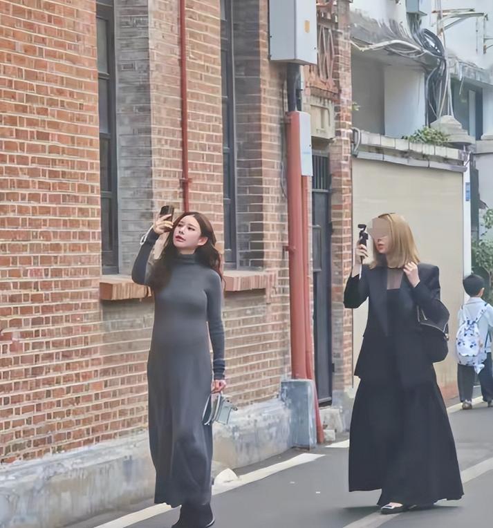 演都不演了！马筱梅穿紧身衣带孩子玩，玥儿一脸哀伤 她什么都明白