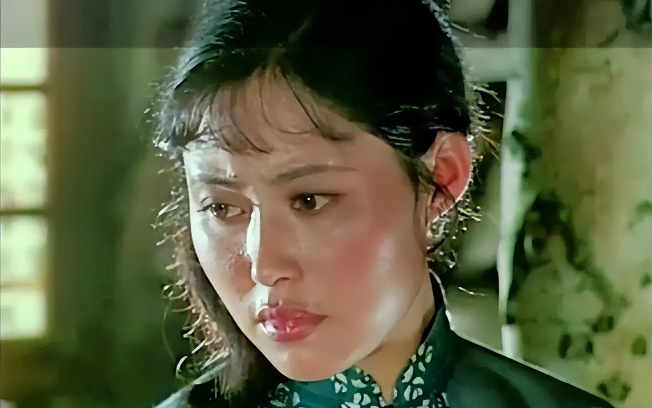 斯琴高娃庆祝76岁大寿!脸色惨白一头大波浪,抹大红唇险些认不出