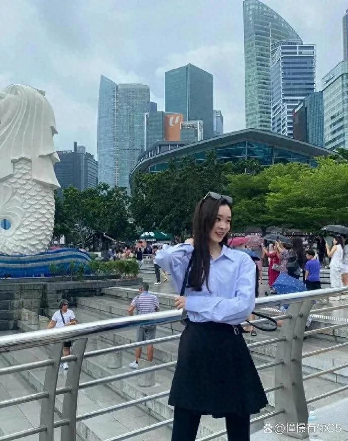 网友线下偶遇宋轶颜值太惊艳，真人气质出众样貌精致