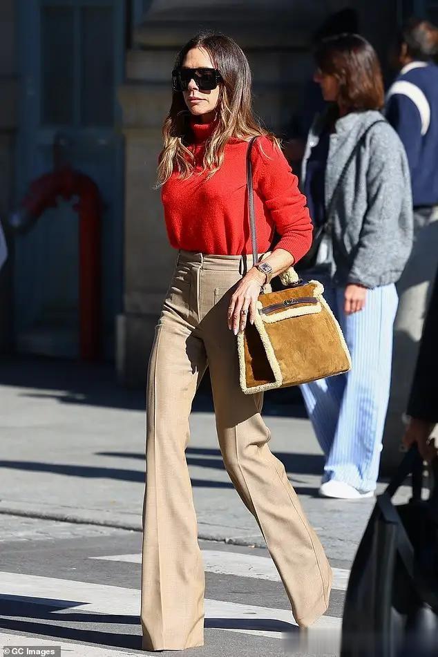 贝嫂最新街拍！脸上皮肤干瘪，手上皱巴巴，断崖式衰老，不像51岁