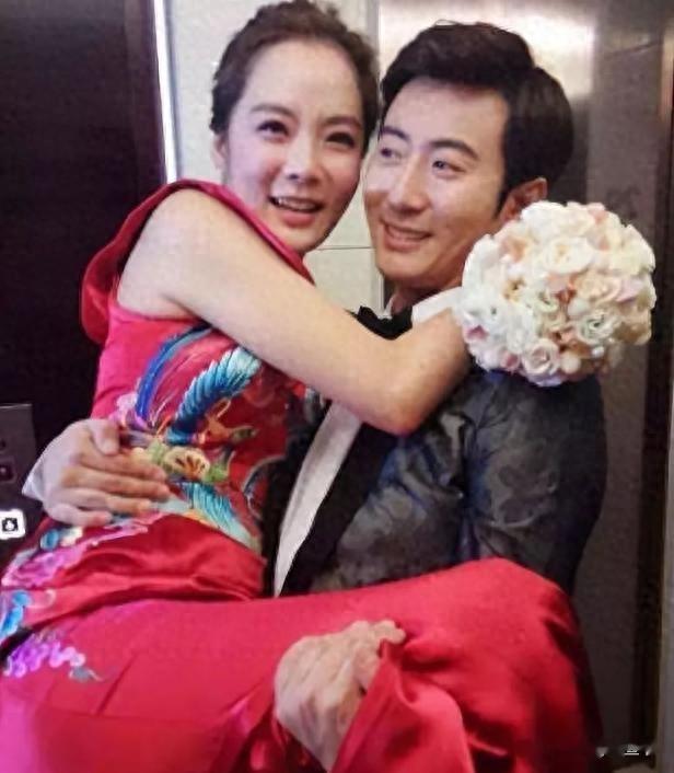 蔡琳再买豪宅！嫌海景房小、新家客厅大到能踢球，中国带货仅一年