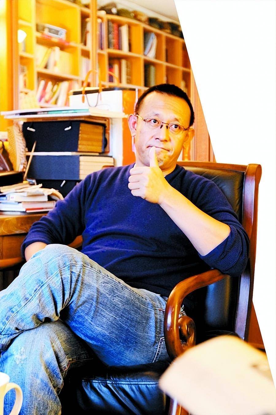 原来她是姜文前妻，离婚后回法国生活，如今女儿也在法国成家立业