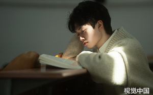 我爸私生子为了家产网暴造谣公司入不敷出，动摇员工抗议，可我反手关闭公司宣告破产后，所有人都疯了