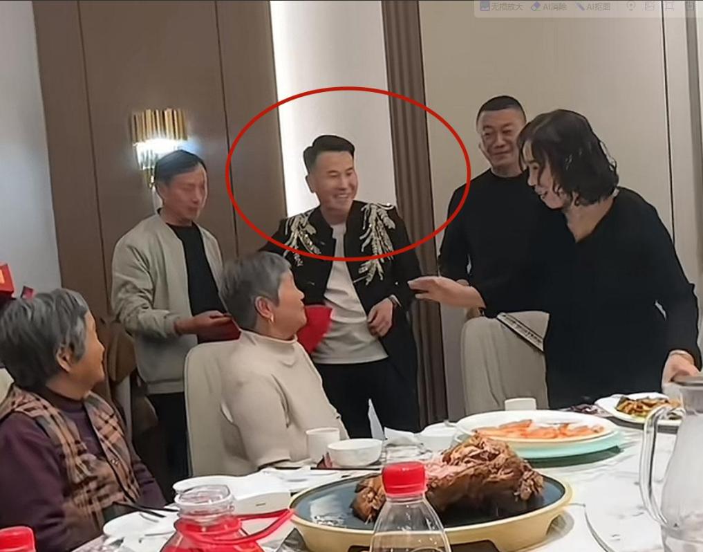 大衣哥前儿媳陈亚楠订婚，新郎正脸曝光，评论出现恶心一幕引热议