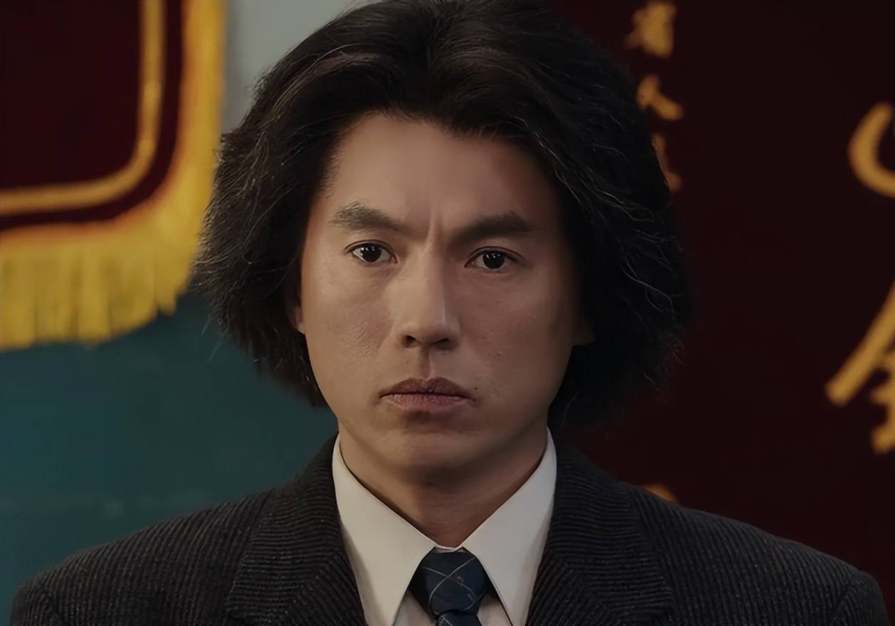 宋宁峰搅翻娱乐圈，事业不火但情史丰富