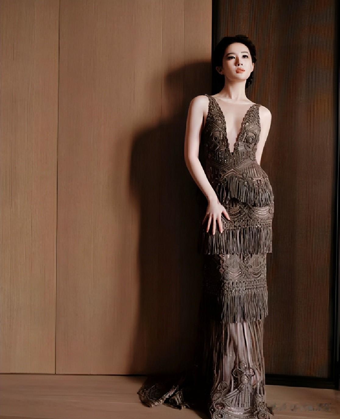 刘亦菲安妮海瑟薇世纪同框！东方仙气撞上西方女王