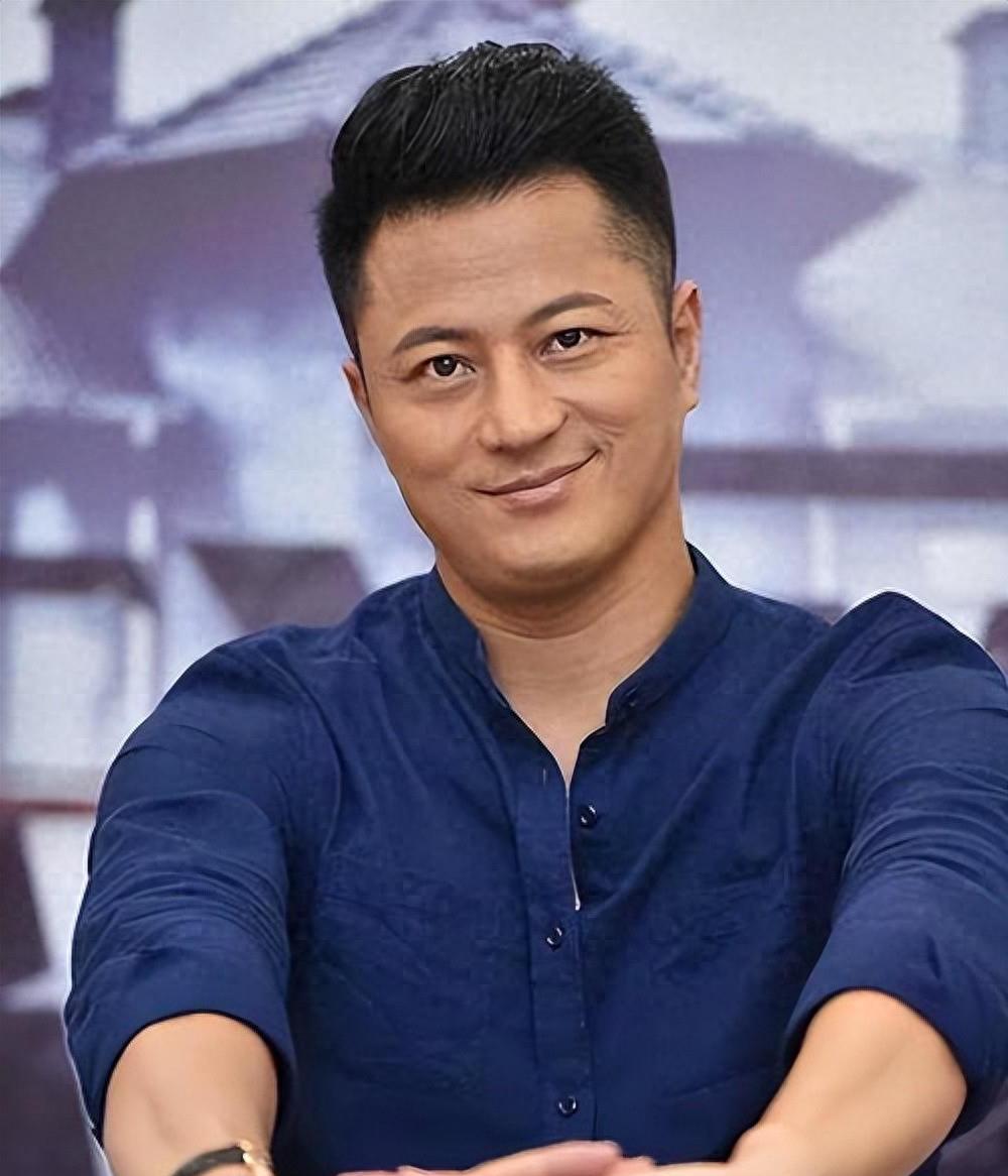 他长得帅演技好,出道23年戏红人不红,49岁有妻有女成人生赢家