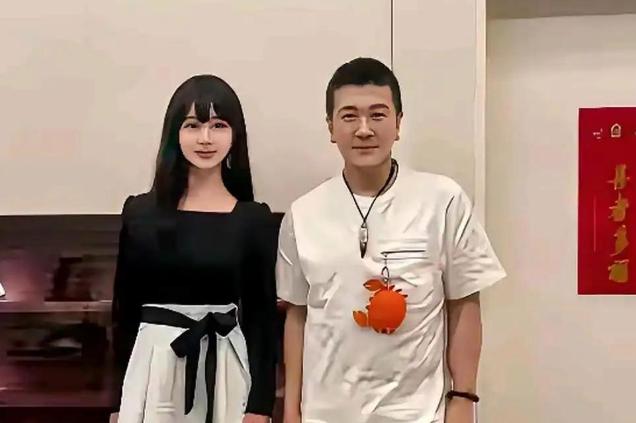 看到杨子母亲对“新儿媳”的态度，才知，黄圣依净身出户有多正确
