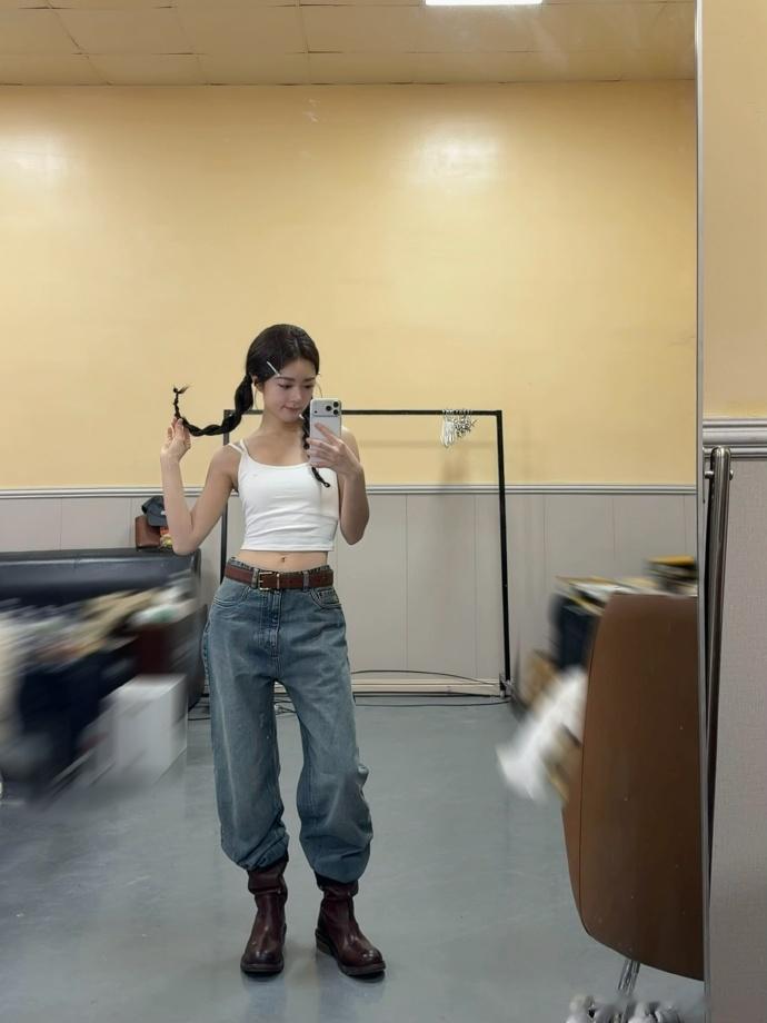 赵今麦最新日常自拍，瞬间刷新全网对她的认知。