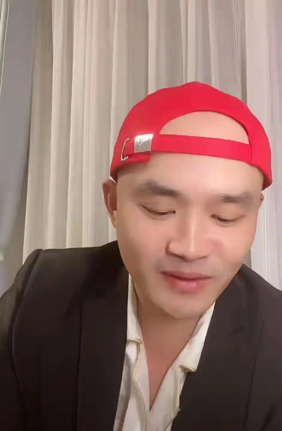 曾与大38岁刘晓庆同居6年,如今38岁穷到交不起租,相亲遭拒崩溃