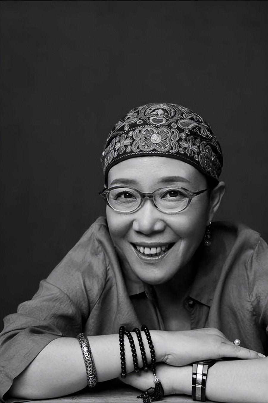 父亲是师长，哥哥是书记，她曾和张艺谋齐名，为何如今得了精神病