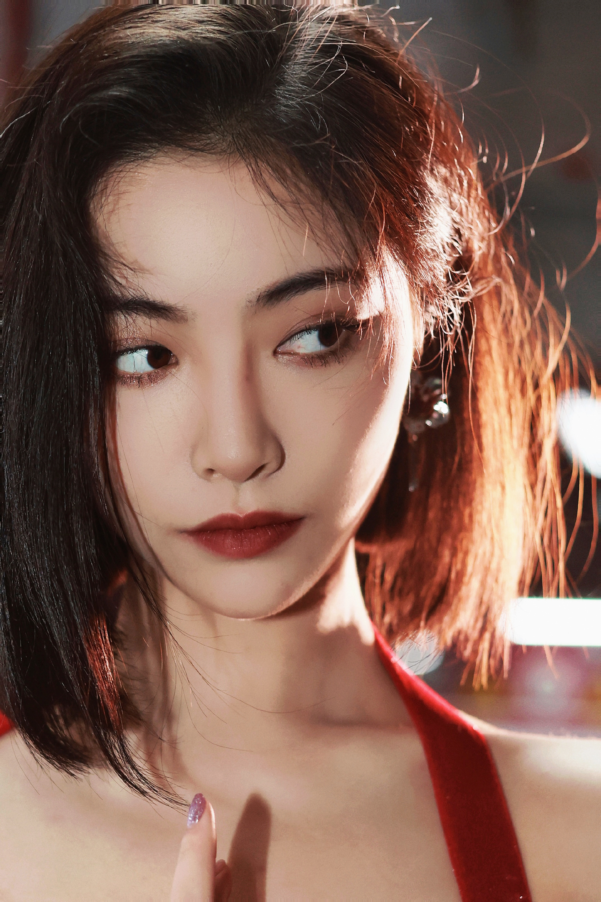 许佳琪 真的很舒服这种艳丽的色彩 明媚又火辣