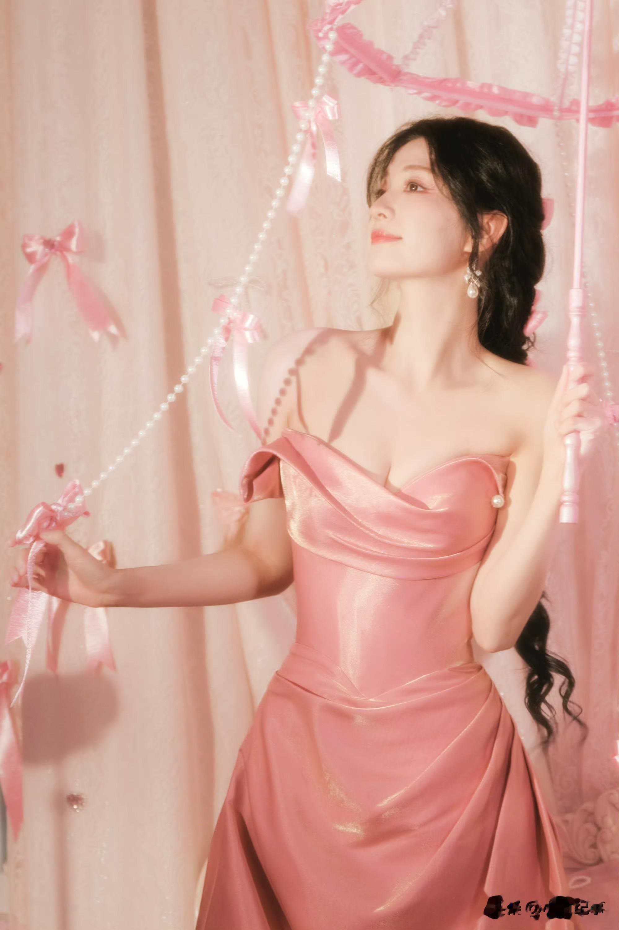 王楚然｜生日写真照，满分女好美，甜美的同时又不失个性