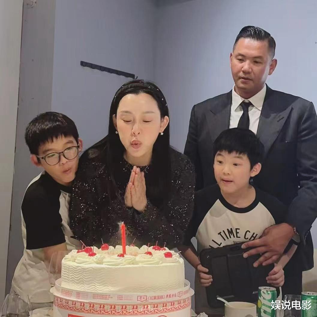 范玮琪50岁庆生照，双胞胎儿子正面曝光，一个像妈一个像爸