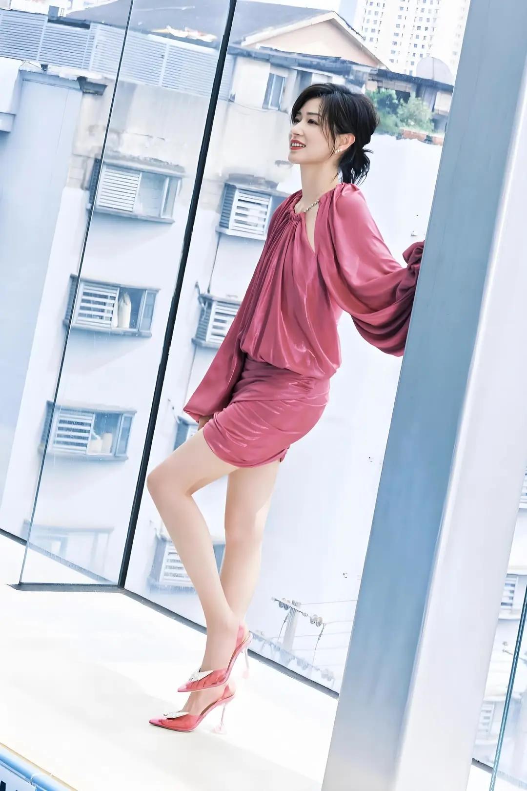 万茜。看美女，心情好