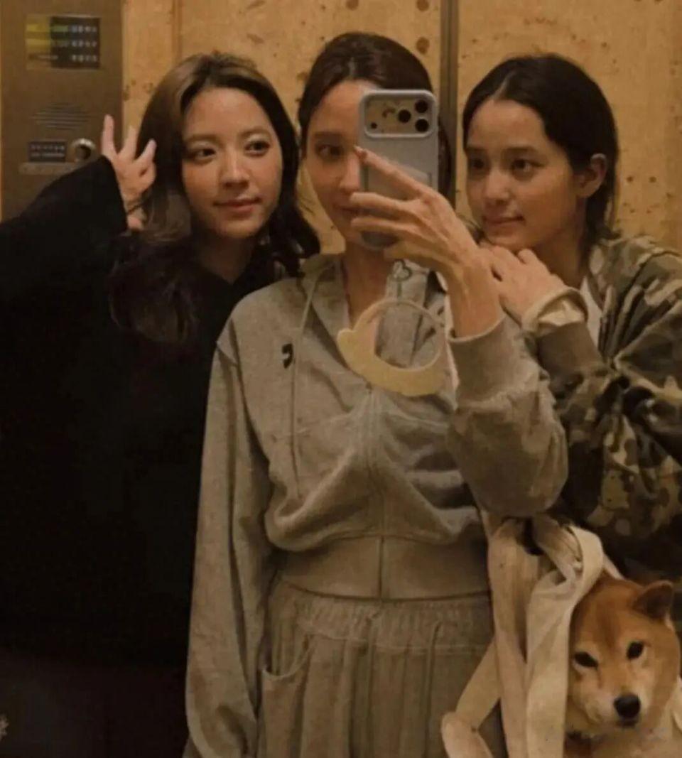 欧阳妮妮被质疑针对妹妹！曝光欧阳娜娜素颜，自己全妆叫对方保姆