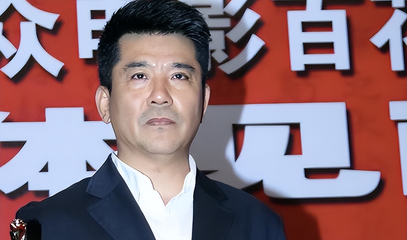 他因长得太帅,被张艺谋拒绝,结婚40年无绯闻,如今70岁无儿无女