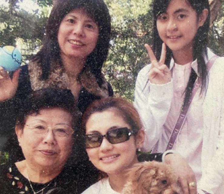 Selina任家萱一家25口给外婆庆生，男友儿子都露脸，阵仗真大啊