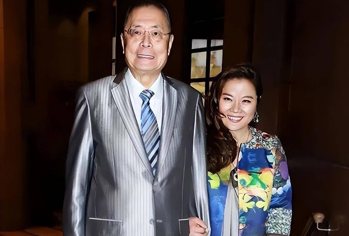 三婚娶小37岁徒弟，81岁生女，84岁生儿，如今住美国豪宅好不惬意