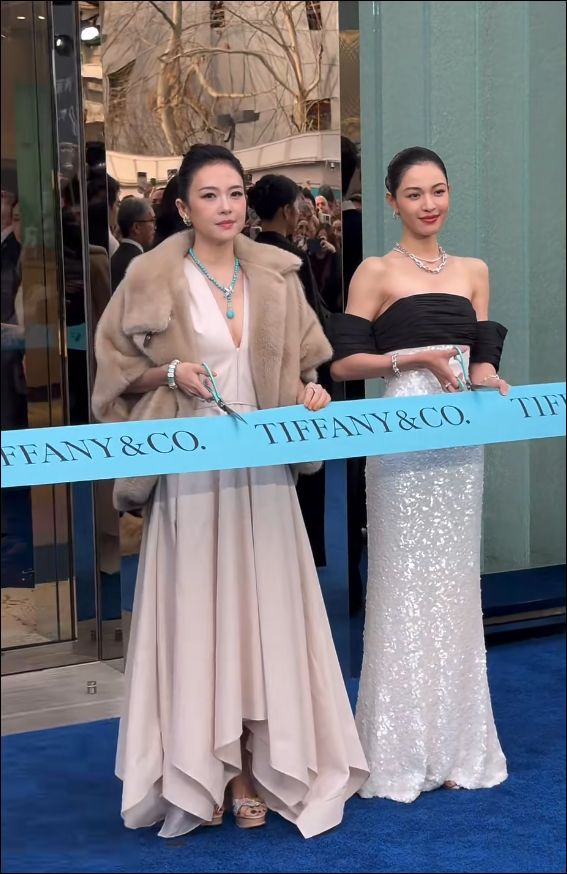 章子怡生图发福！传为新戏增肥20斤，用阴影粉救场，骨相优势没了