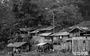 在外打工9年给家里寄180万，回家探亲母亲说没收到一分，打开监控，惊呆了……