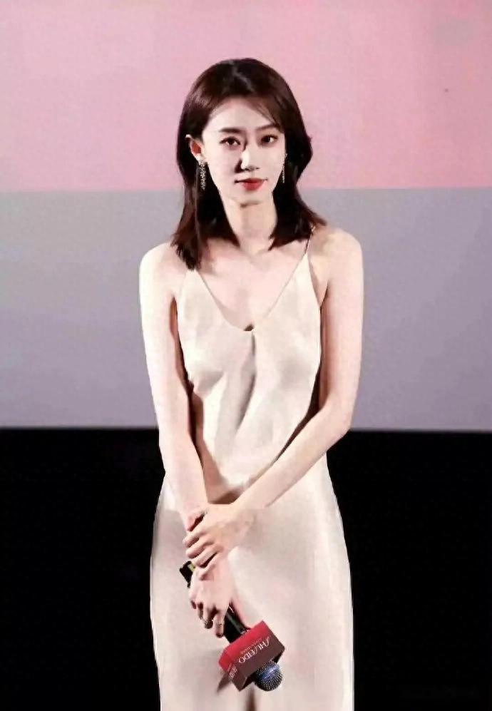 张小斐，算是戏剧界身材第一人。可惜火了一把后没人捧 ???