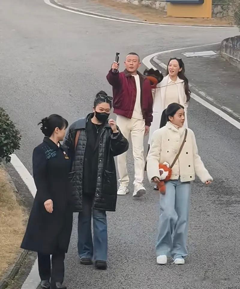 聂远妻子首度公开聊二宝，二胎是女儿已经3岁，粉色小旗袍太可爱