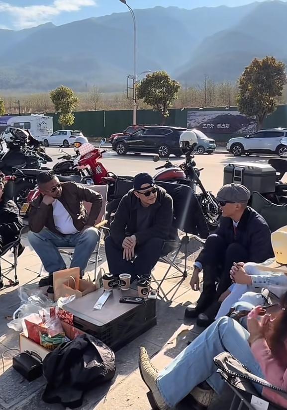 李亚鹏父女云南团聚!海哈金喜母女去他民宿度假,不复婚也很亲!