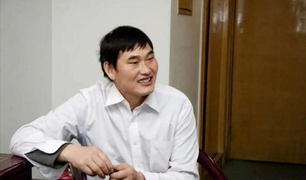 纳税破亿？跳楼身亡？出轨儿媳？“大衣哥”朱之文身上谣言太离谱