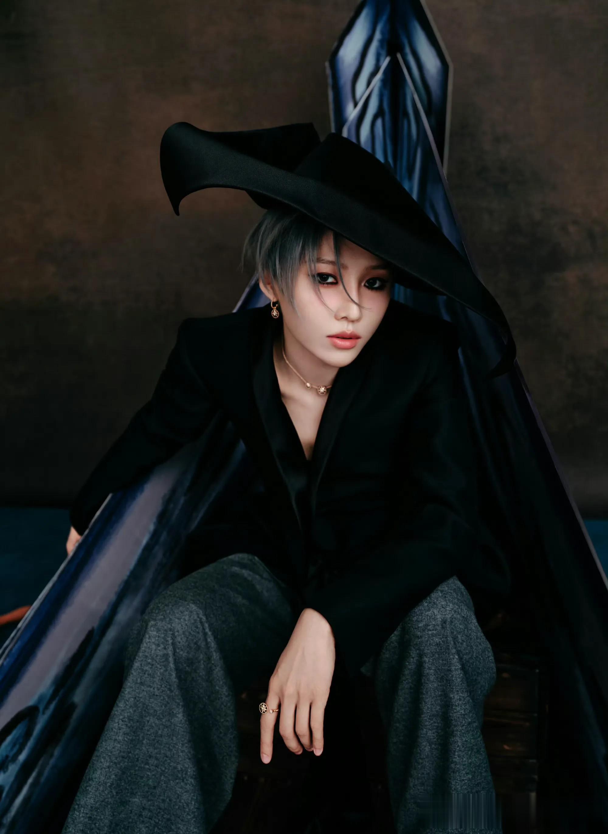 微博之夜出图：辛芷蕾高定加持卢昱晓神女造型，看得出大家都很卷