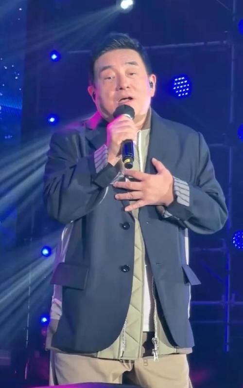 离开拒绝自己的郑裕玲，迎娶小16岁香港富婆，如今彻底变成女儿奴