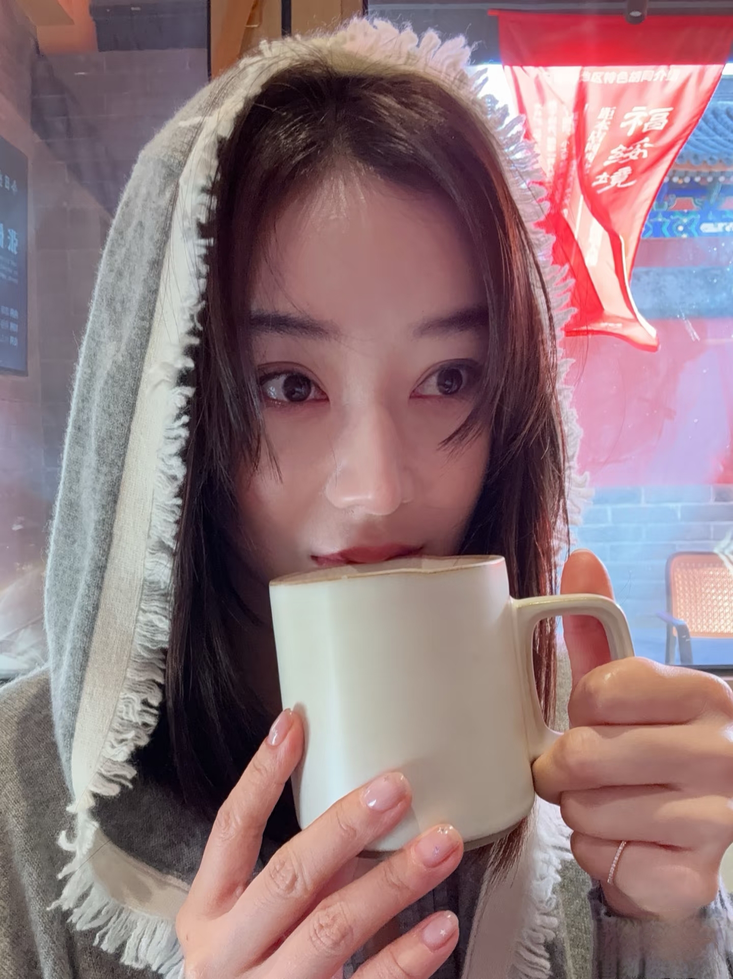 袁姗姗分享美照并配文，自然能量是大补