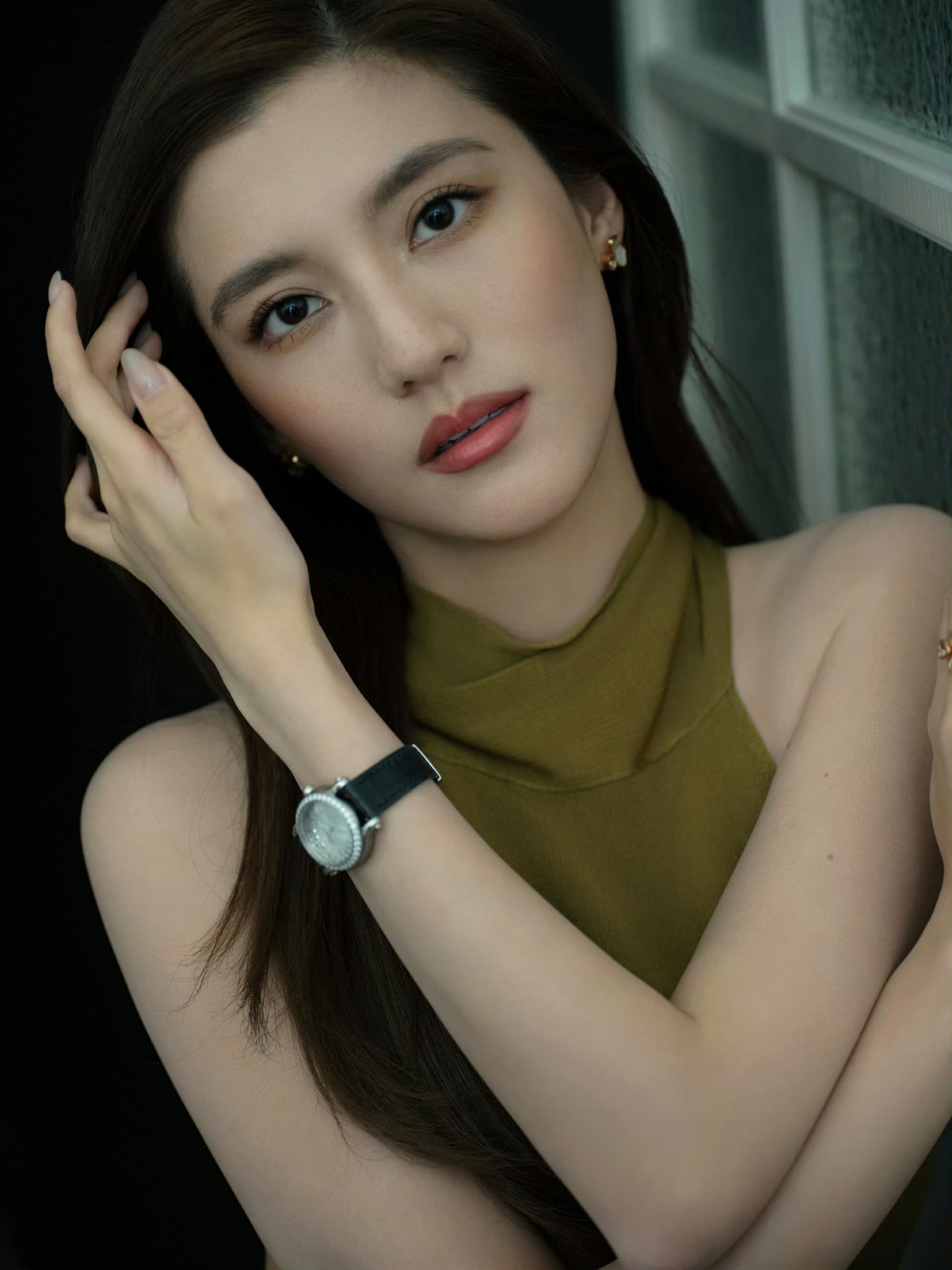 吴千语绿色挂颈连衣裙
