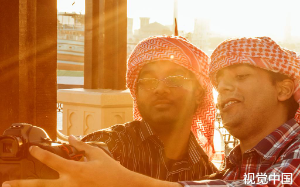 中东战争狂人萨达姆有6个替身，每一个都能骗过他的妻子。最后一个替身临死前竟说出了他的所有秘密