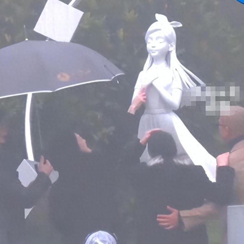 演都不演了！马筱梅穿紧身衣带孩子玩，玥儿一脸哀伤 她什么都明白