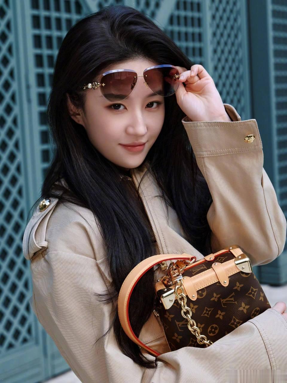 刘亦菲 in Paris