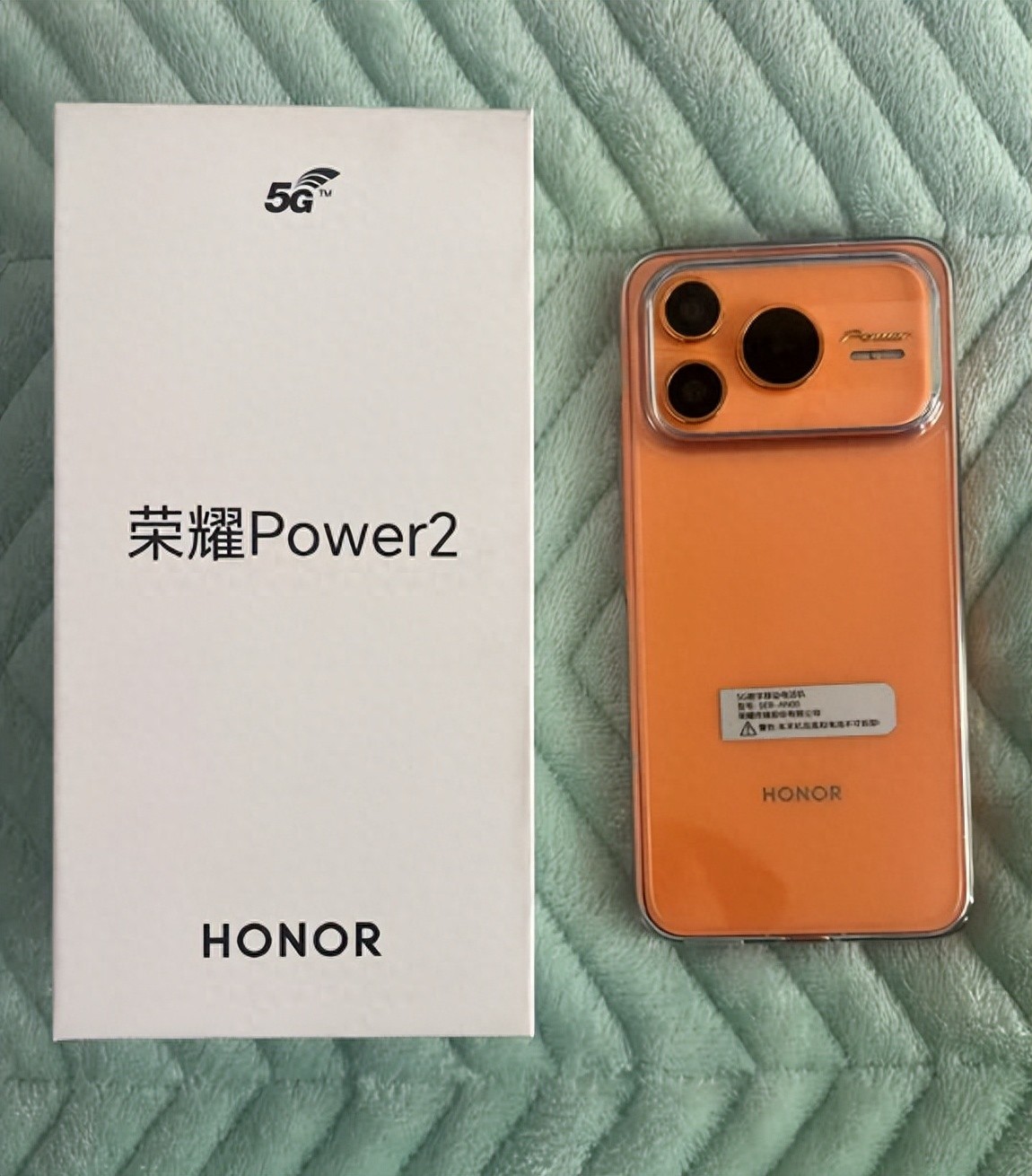 10080mAh+電梯有信號！1699元的“通勤神機”能省兩月房租