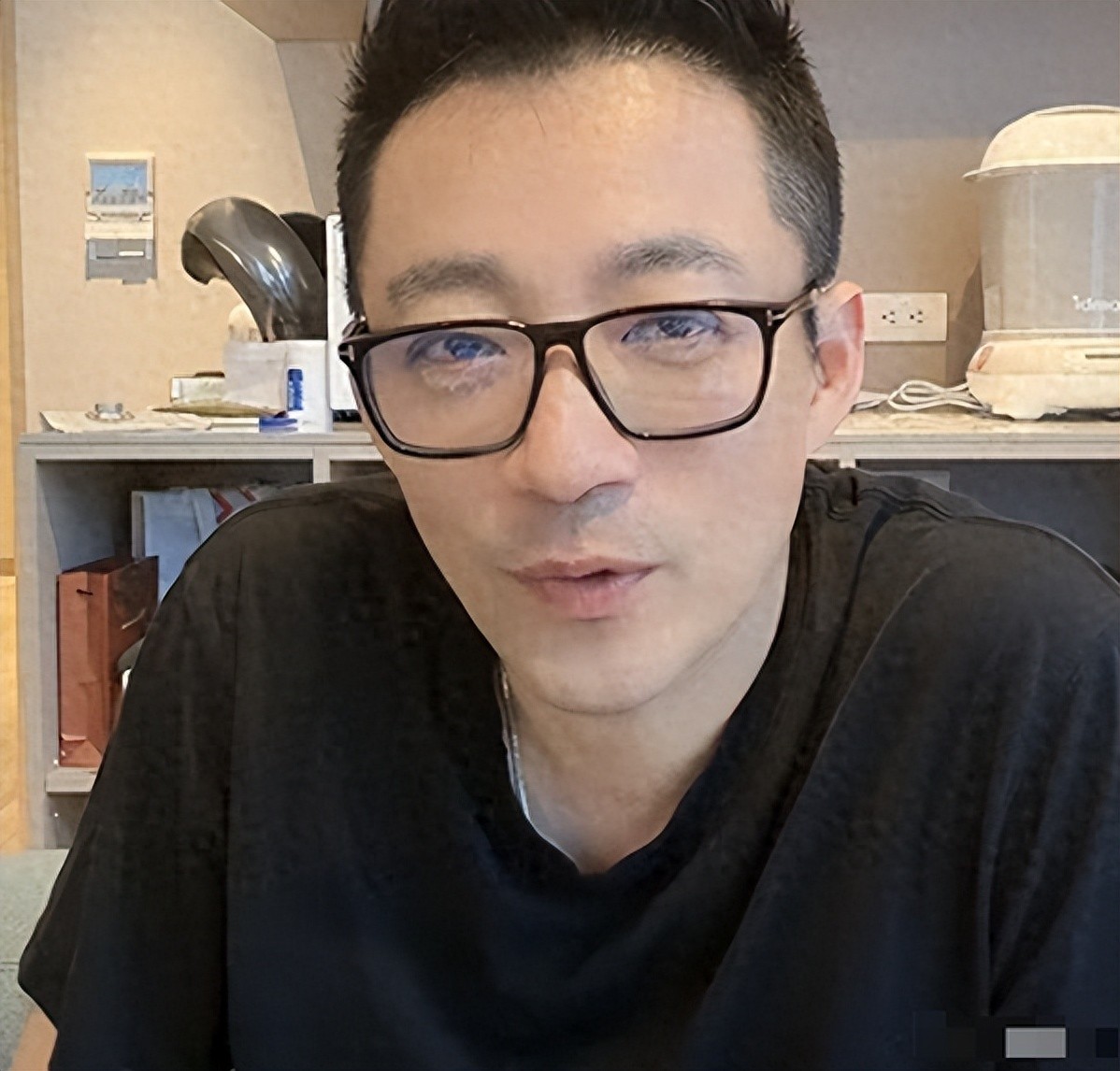 汪小菲不忍了!直播透露不买房原因,孩子不随母姓,马筱梅表态