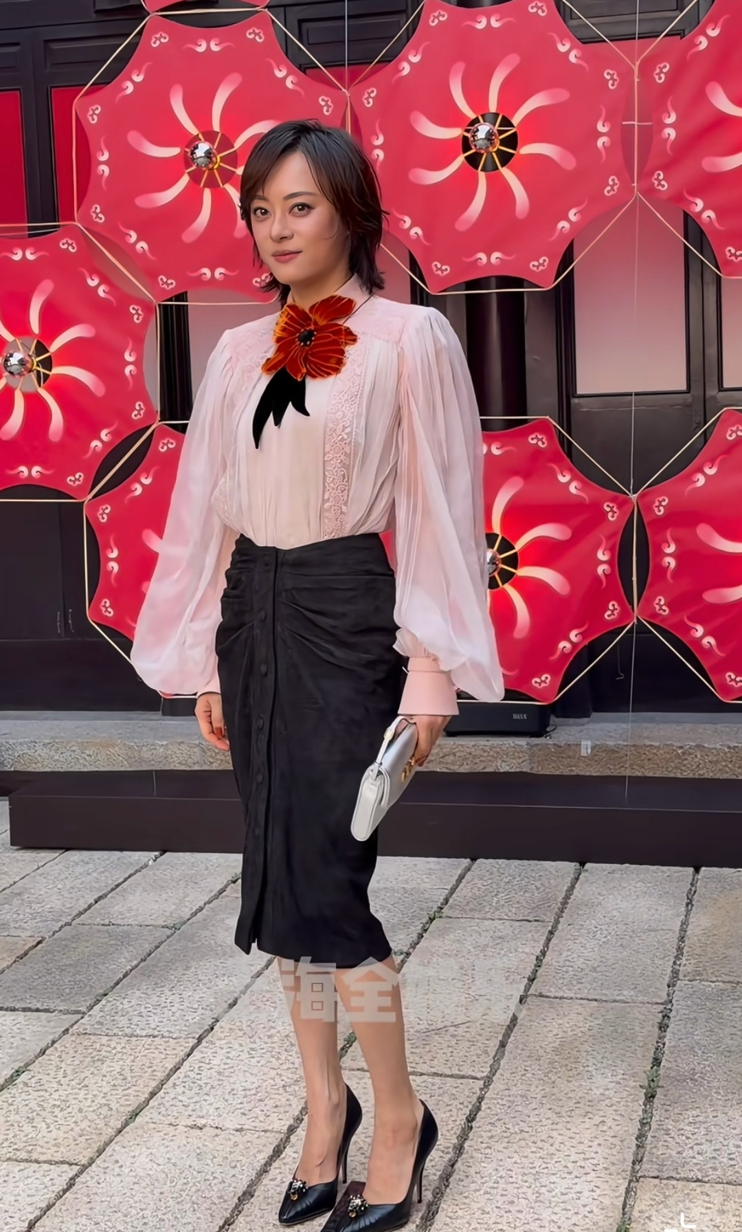 上海活动太真实！孙俪满脸褶，宋祖儿瘦成皮包骨，徐朵三角裤抢镜