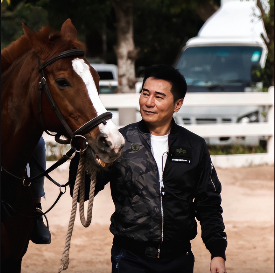 TVB男星自曝拍戏濒死经历，脚缠绳索被扯入海底，惊现人生走马灯