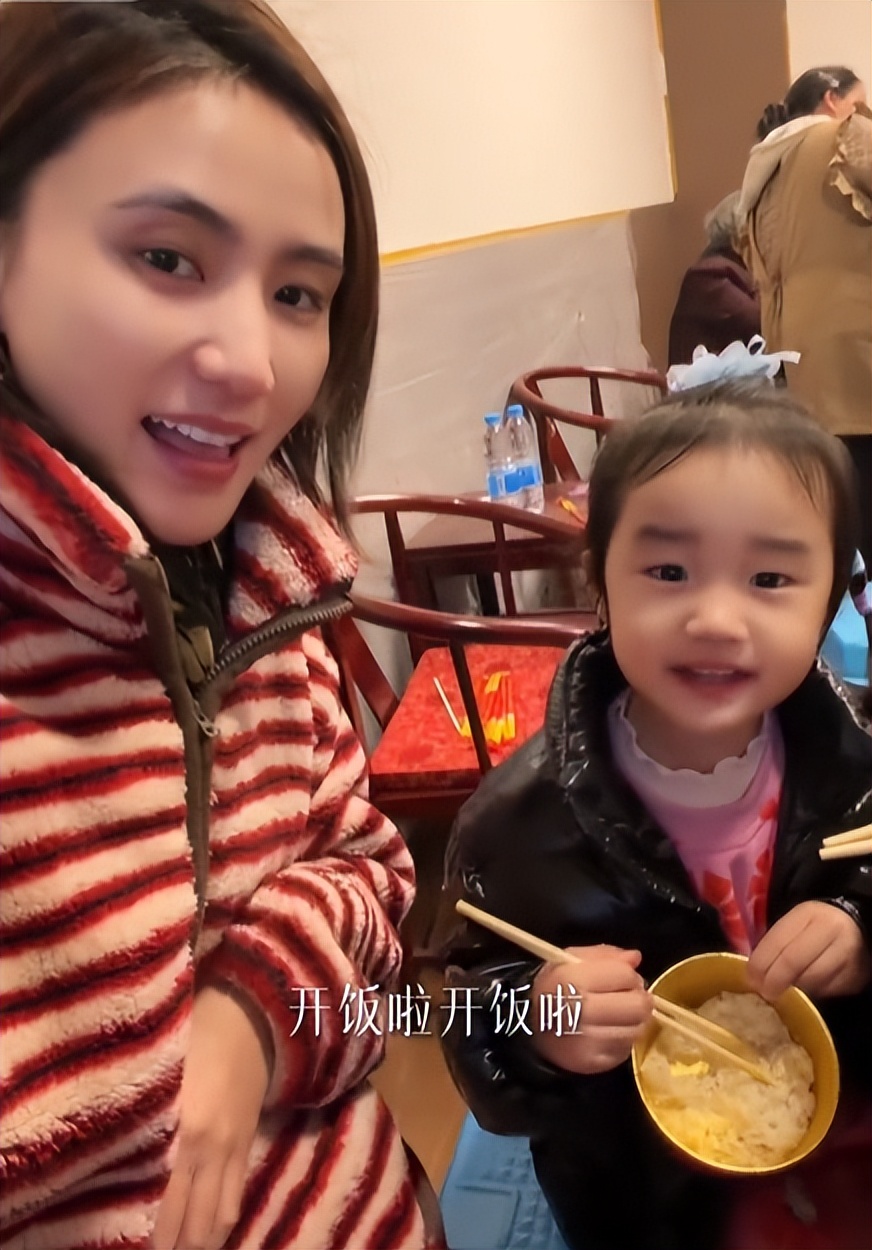 李亚鹏真有福气！春节才过7天，二婚生的4岁小女儿，又给他争光了